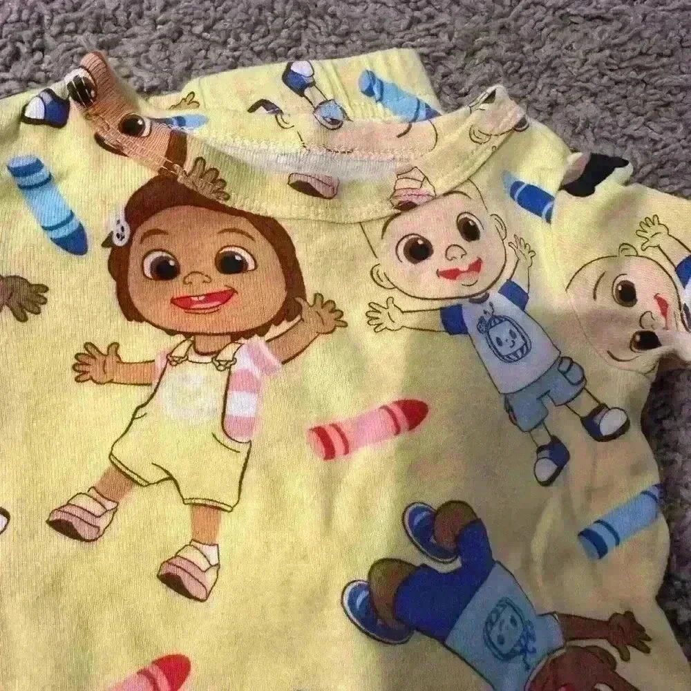 Size 12 month pajamas.